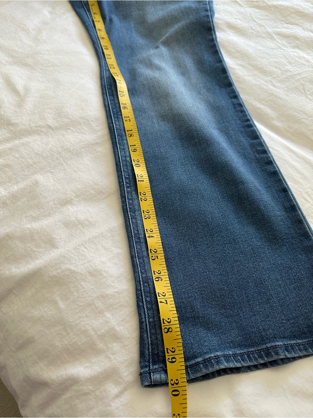 Old Navy women’s mid-rise bootcut jeans, size 16 - Picture 6 of 9